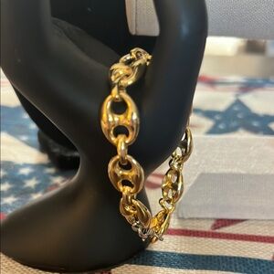 Elegant Gold Chain Bracelet